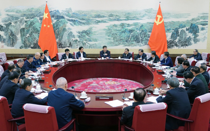 　　12月25日至26日，中共中央政治局召開(kāi)民主生活會(huì)，中共中央總書(shū)記習(xí)近平主持會(huì)議并發(fā)表重要講話。新華社記者 謝環(huán)馳 攝